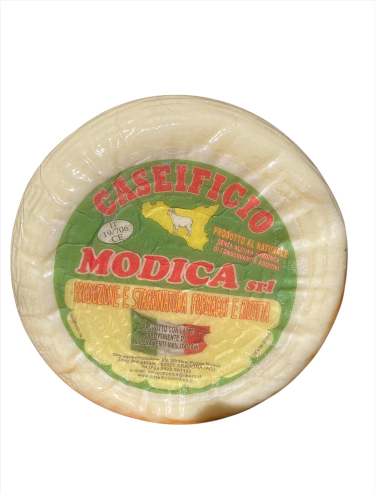 Formaggio di pecora bianco